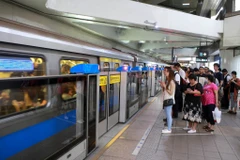 Một điều dễ nhận thấy khi đến Đài Loan là người dân ở đây rất thích di chuyển bằng phương tiện công cộng đặc biệt là tàu điện ngầm. (Ảnh: Minh Sơn/Vietnam+)