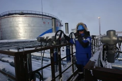 Khu vực khai thác ở mỏ dầu Novoprtovskoye thuộc tập đoàn khai thác dầu khí Gazprom của Nga ở khu tự trị Yamalo-Nenets. (Nguồn: AFP/TTXVN)