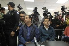 Samuel Morales (trái) và José Manuel Morales bị bắt giữ. (Nguồn: prensalibre.com)