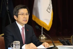 Quyền Tổng thống kiêm Thủ tướng Hàn Quốc Hwang Kyo-ahn trong cuộc họp nội các đầu năm tại thành phố Sejong. (Nguồn: Yonhap/TTXVN)