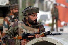 Binh sỹ Ấn Độ gác tại căn cứ quân sự ở Nagrota. (Nguồn: EPA/TTXVN)