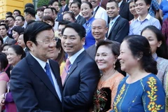 Chủ tịch nước Trương Tấn Sang với đại biểu doanh nhân, doanh nghiệp tiêu biểu. (Ảnh: Nguyễn Khang/TTXVN)