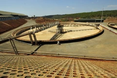 Hệ thống bể lắng của nhà máy tuyển quặng bauxite. (Nguồn: Ảnh: Trọng Đạt/TTXVN)