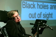Giáo sư Stephen Hawking trong giờ giảng tại Viện nghiên cứu khoa học Bloomfield ở Jerusalem ngày 10/12/2006. (Nguồn: AFP/TTXVN)
