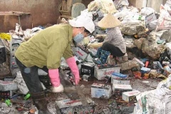 Nan giải xử lý hàng trăm tấn phế thải chôn vùi tại làng nghề Đông Mai