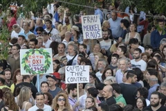 Hàng chục nghìn người tuần hành phản đối kế hoạch kinh tế khắc khổ tại Athens ngày 3/7. (Nguồn: AFP/TTXVN)