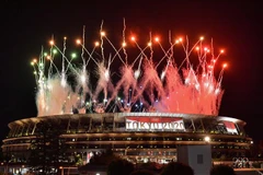 Màn pháo hoa kết thúc lễ bế mạc Olympic Tokyo 2020 trên sân vận động Olympic ở Tokyo, Nhật Bản. (Ảnh: AFP/TTXVN)