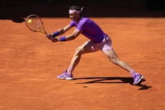 Tay vợt Rafael Nadal thi đấu tại Giải quần vợt Madrid mở rộng ở Madrid, Tây Ban Nha, ngày 5/5. (Ảnh: THX/TTXVN)