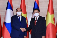 Chủ tịch nước Nguyễn Xuân Phúc hội kiến Chủ tịch Quốc hội Lào Saysomphone Phomvihane. (Ảnh: Thống Nhất/TTXVN)