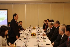 Chủ tịch Hội hữu nghị Việt-Nhật Tô Huy Rứa làm việc với đoàn Hội đồng thúc đẩy ngoại giao nhân dân Nhật Bản (FEC). (Ảnh: Bùi Hồng Hà/TTXVN)