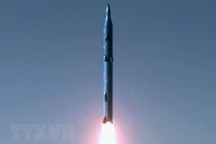 Vụ thử tên lửa tầm trung đất đối đất Sejil-2 tại một địa điểm bí mật ở Iran. (Nguồn: AFP/TTXVN)