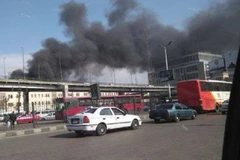 Khói đen dày đặc đang cuồn cuộn bốc lên từ nhà ga. (Nguồn: sputnik)