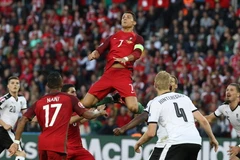 Ronaldo phá kỷ lục của Figo không như ý muốn. (Nguồn: AFP/Getty Images)