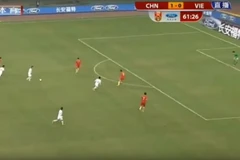 Thanh Tùng điểm từ khoảng cách hơn 20m ghi bàn cho U22 Việt Nam. (Ảnh chụp màn hình)