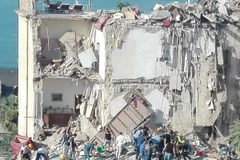 Hiện trường vụ sập chung cư ở Italy. (Nguồn: AP)
