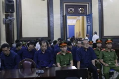 Bị cáo Trầm Bê tỏ vẻ mệt mỏi, trong các ngày xét xử trước đó, Hội đồng xét xử đã nhiều lần cho phép được chăm sóc y tế. ( Ảnh: CTV)