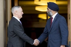 Bộ trưởng Quốc phòng Canada Harjit S. Sajjan (phải) và người đồng cấp Mỹ James Mattis. (Nguồn: National Post)