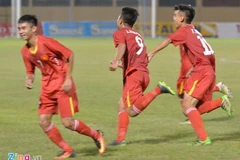 Niềm vui của các cầu thủ U19 tuyển chọn Việt Nam sau khi có bàn thắng. (Nguồn: Zing)