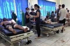 Cấp cứu nạn nhân sau 2 vụ nổ. (Nguồn: rappler.com)