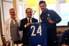 Tổng thống Pháp Francois Hollande thăm đội tuyển Pháp. (Nguồn: twitter.com)