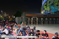 Người hâm mộ chờ mua vé trận chung kết lượt đi AFF Suzuki Cup 2018.