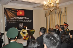 Lễ viếng nguyên Chủ tịch nước Lê Đức Anh tại Anh. (Ảnh: Nguyễn Thu/Vietnam+)