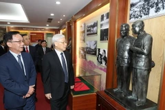 Tổng Bí thư Nguyễn Phú Trọng thăm Nhà tưởng niệm Đại tướng Nguyễn Chí Thanh. (Ảnh: Trí Dũng/TTXVN)