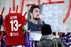 Hàng nghìn người tiễn đưa tuyển thủ Italy Astori về nơi an nghỉ