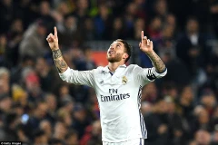 Ramos mang 1 điểm về cho Real Madrid trước Barcelona. (Nguồn: Getty Images)
