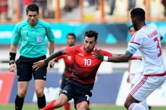 Stefano Lilipaly (áo đỏ) ghi bàn phút bù giờ, Indonesia vẫn bị loại. (Nguồn: AFC)