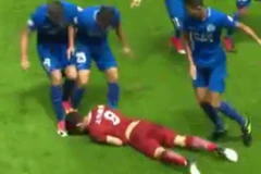 Oscar bị xử sau pha bóng không đẹp mắt. (Nguồn: Reuters)