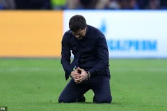 Hình ảnh HLV Pochettino bật khóc sau chiến thắng 'điên rồ'