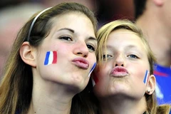 Nữ cổ động viên Pháp