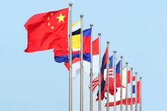 Cờ Trung Quốc và các nước ASEAN. (Nguồn: cariasean.org)