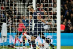 Eric Choupo-Moting bỏ lỡ khó tin ngay trên vạch vôi.