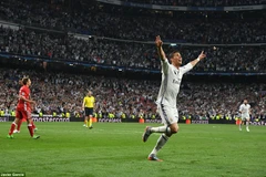 Ronaldo lập hat-trick đưa Real vào bán kết.