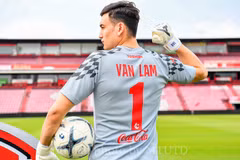 Cận cảnh Văn Lâm rạng rỡ trong ngày ra mắt Muangthong United