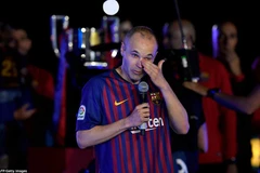 Andres Iniesta đã không giấu được cảm xúc sau trận đấu cuối cùng trong màu áo Barcelona.