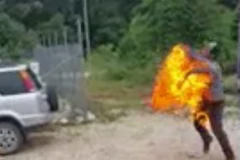 Một người tị nạn Iran tự thiêu. (Nguồn: twitter)