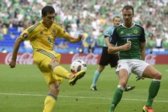 Ukraine (áo vàng) đã sớm phải nói lời chia tay EURO 2016. (Nguồn: AFP/Getty Images)