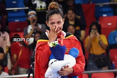 Amorin Imbrolia Araujo dos Reis rơi lệ khi nhận huy chương. (Nguồn: spin.ph)