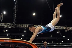 VĐV Lê Thanh Tùng thi đấu chung kết nội dung nhảy chống. (Ảnh: Quốc Khánh/TTXVN)