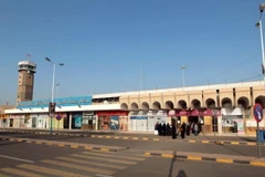 Bên ngoài sân bay Sanaa của Yemen. ((Nguồn: AP)
