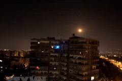 Tên lửa phòng không của Syria trên bầu trời Damascus nhằm đáp trả cuộc tấn công bằng tên lửa của Israel ngày 10/5. (Nguồn: THX/TTXVN)