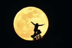 [Video] Cận cảnh hiện tượng siêu Trăng dài và rõ nhất trong 2019