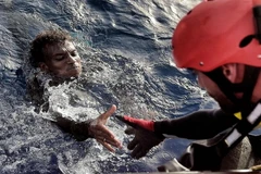 Một người di cư được giải cứu. (Nguồn: indialivetoday)