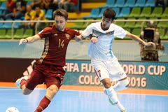 Futsal Việt Nam (áo trắng) dừng bước sau trận thua Nga. (Nguồn: Getty Images)