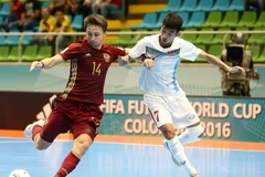 Futsal Việt Nam (áo trắng) dừng bước sau trận thua Nga. (Nguồn: Getty Images)