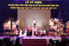 Tiết mục nghệ thuật tại chương trình lễ kỷ niệm. (Ảnh: Huỳnh Phúc Hậu/TTXVN)