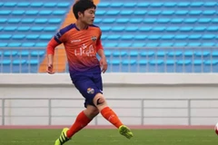 Cận cảnh pha qua người khéo léo của tiền vệ Lương Xuân Trường